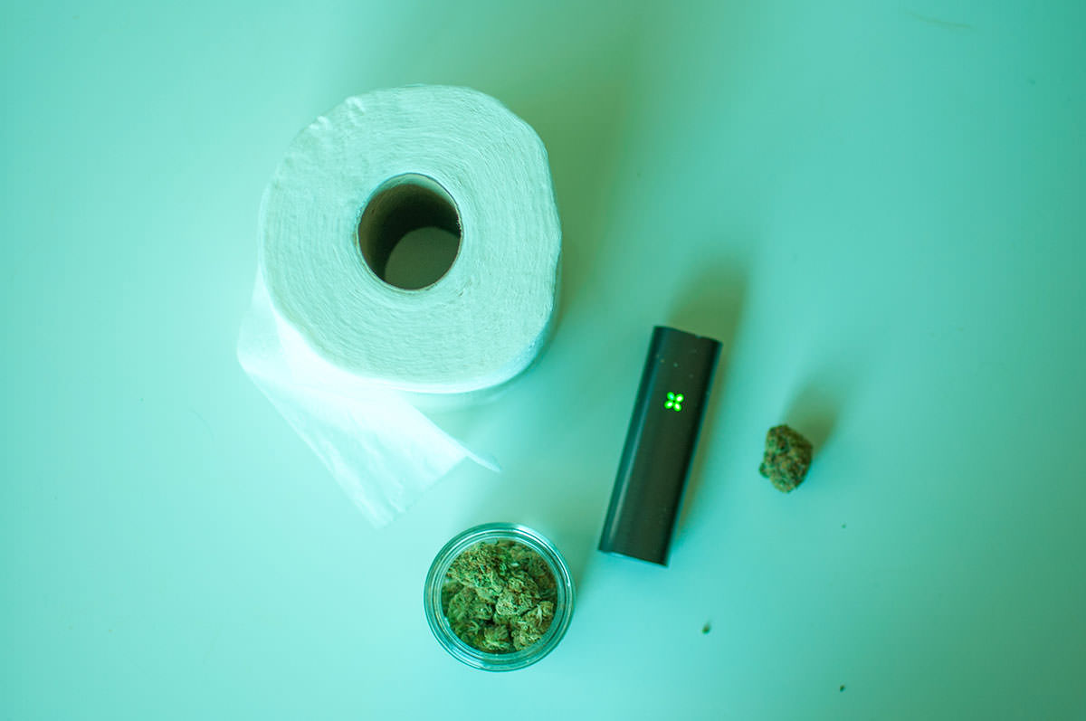 Cannabis vaporizer with some toilet paper, standard practice for the medicating cannabis patient